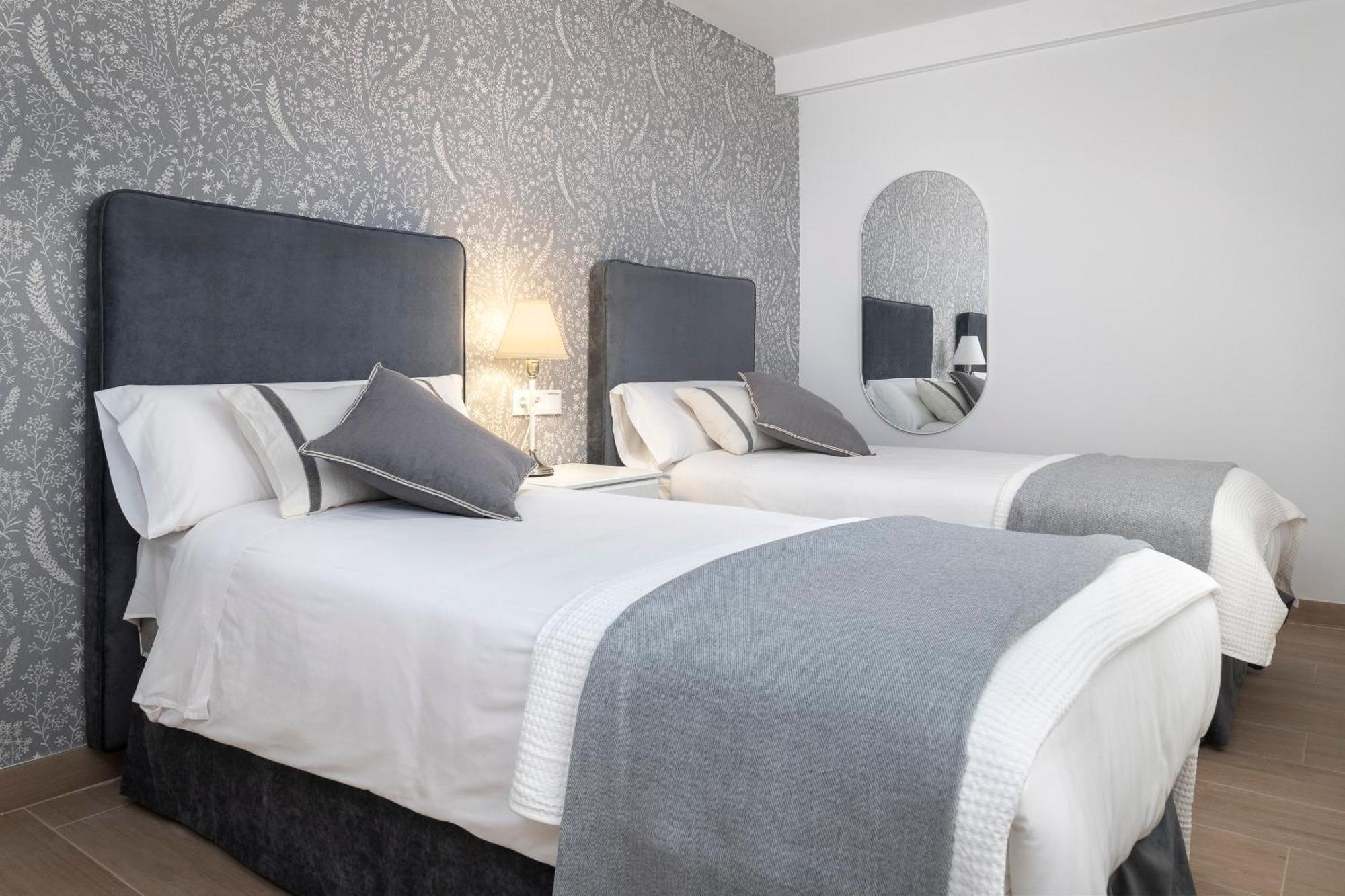 Alohamundi Plaza Nueva Apartment Sevilla Bagian luar foto